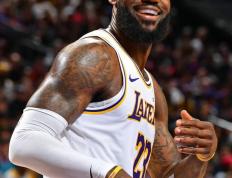 九游体育-包含詹姆斯连续七场比赛得分超过惊险取胜，塞尔维亚队挑战极限！的词条