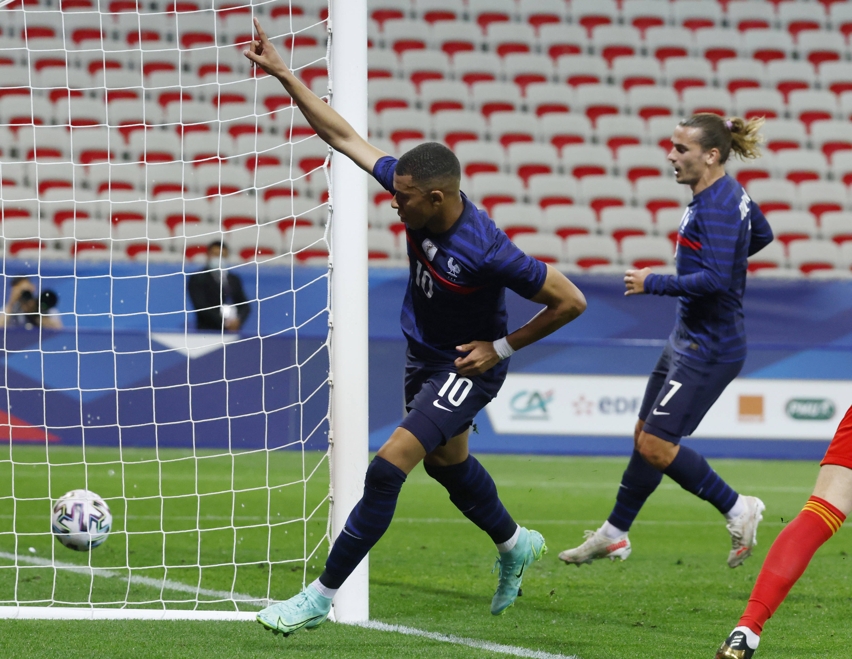 九游娱乐-关于Rookie在法国队比赛中关键助攻，突破纪录引发热议！的信息